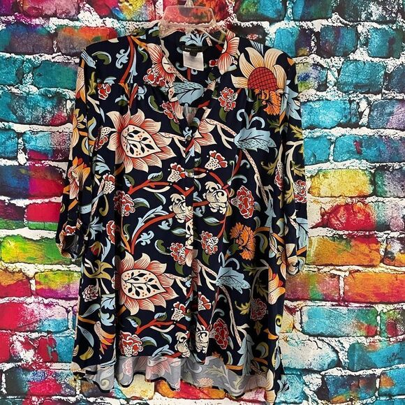 BCBGMAXAZRIA Floral Print 3/4 Sleeve Snap Front Shirt Top Blouse Medium - Picture 1 of 7